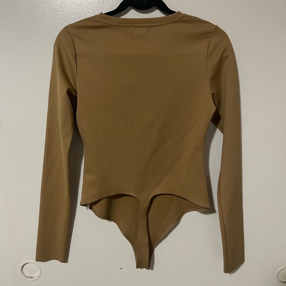 Good American scuba crewmeck bodysuit tan size Large - Picture 8 of 9